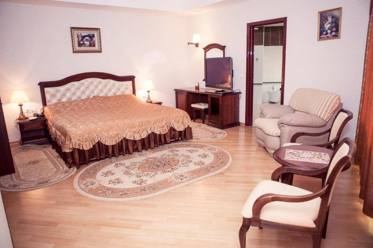 Grand Hotel Victory Aktau  Exterior photo A bedroom