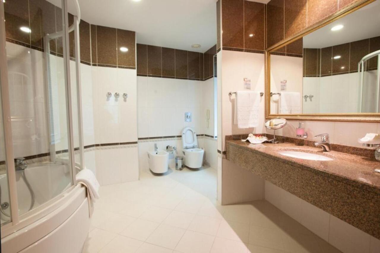 Grand Hotel Victory Aktau  Exterior photo A modern bathroom
