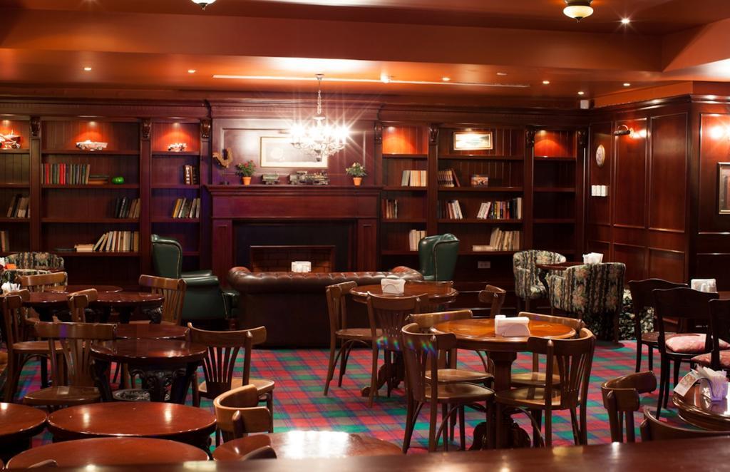 Grand Hotel Victory Aktau  Exterior photo The library